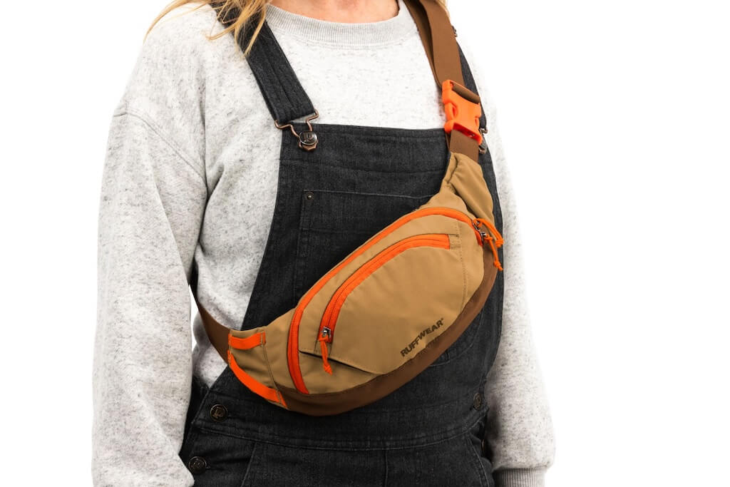 A person wearing the Ruffwear Home Trail Hip Pack across their shoulders.